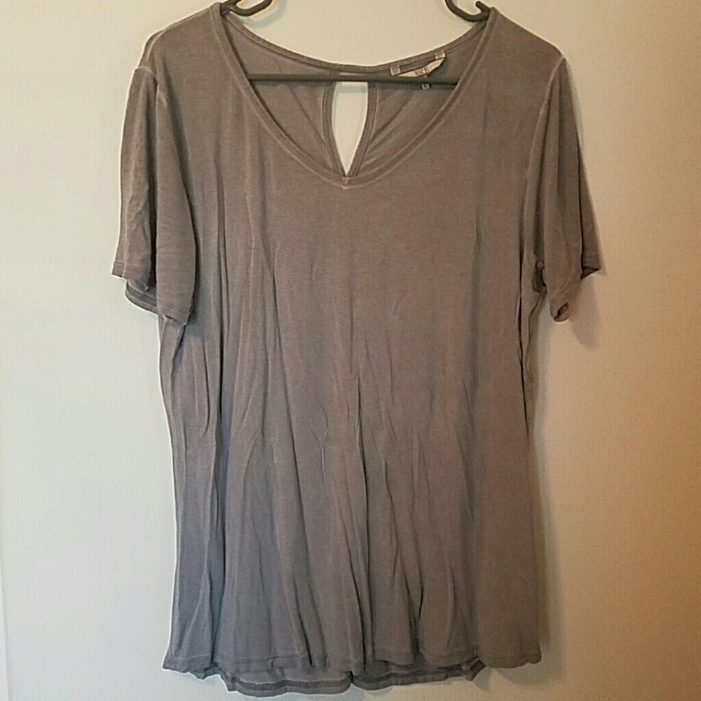 BKE gray shirt.